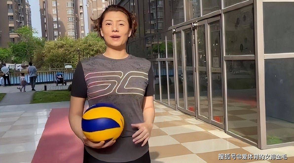 哈维对罗梅乌失去信心巴萨主帅哈维对罗梅乌失去了信心，俱乐部想找像前荷兰国家队球员戴维斯那样的强力后腰。